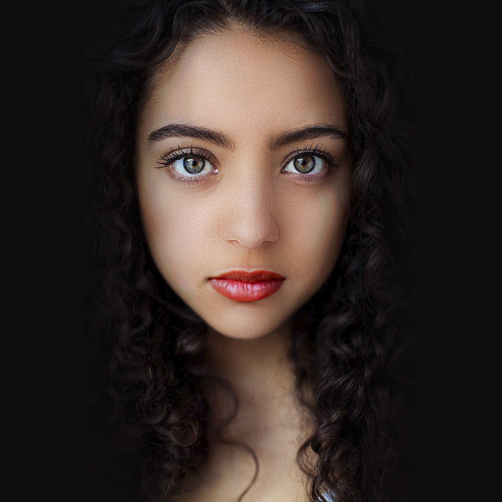 A Stunning Girl Looks More Gorgeous After Photo Retouch Service