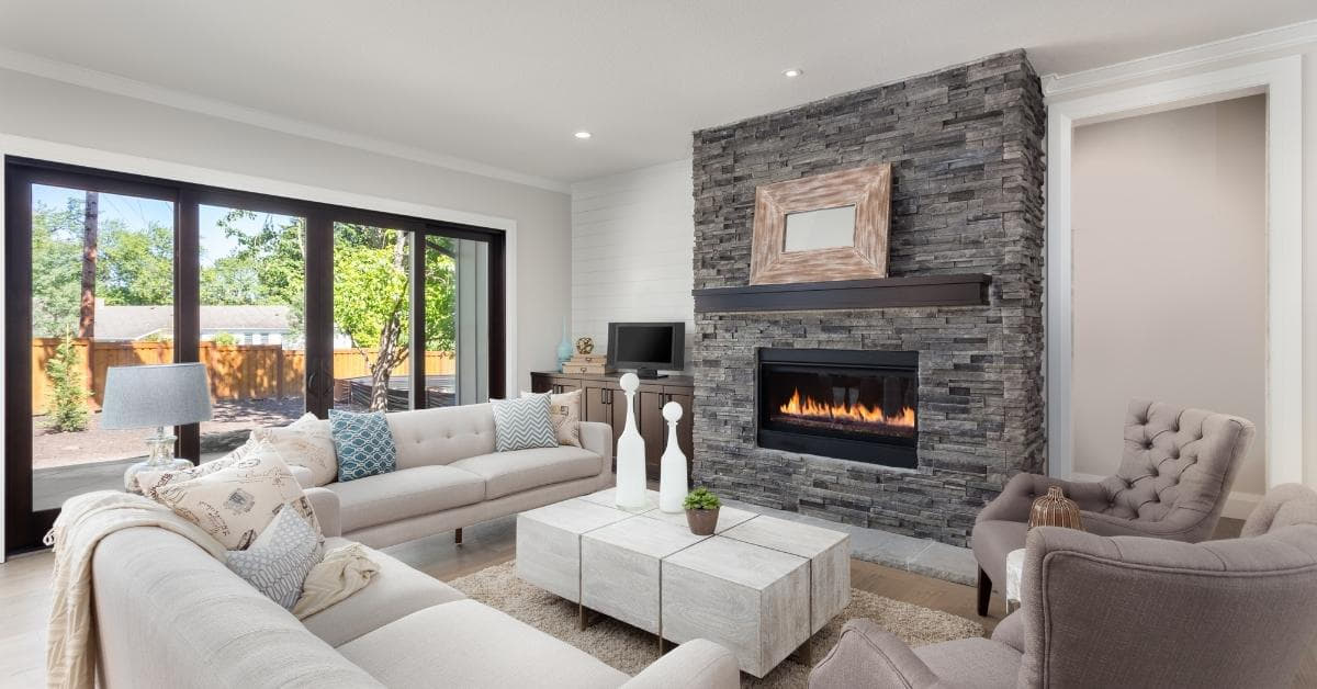 Why Do Realtors Stretch Photos